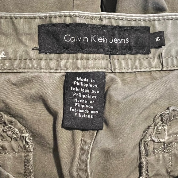 Calvin Klein Jean Bermuda Olive Shorts L8 51125 - Picture 3 of 4